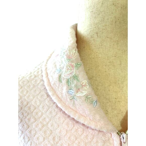 Vtg Miss Elaine Pink Embroidered Quilted Bed Jacket Pockets Robe Cottage Granny - Picture 3 of 11